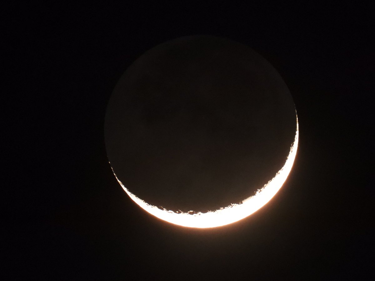etnaboris's tweet photo. The Moon dances with Jupiter and Venus at nightfall on 22 February 2023. A sublime constellation, one of the most beautiful I've ever seen. Views from home looking toward west. https://t.co/XyDsWj5UiG