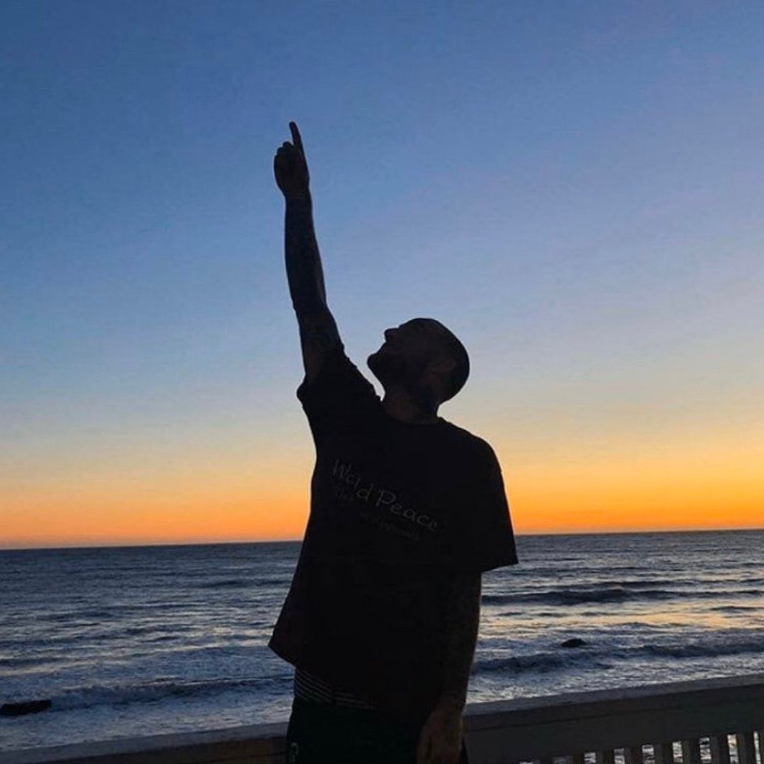 MacMillerMemoir's tweet photo. Keep your eyes to the sky, never glued to your shoes 🌠 https://t.co/7JZj9GPcnA