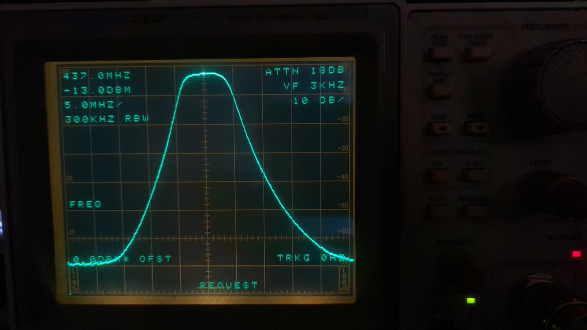 DutraCGI's tweet photo. Adjusting UHF #RF Filters with @PY4ZBZ !
#uhf #duplexer #hamradio #70cm #spectrumanalyzer #sa #tektronix #analogsa #crt https://t.co/mkQYddKgdz