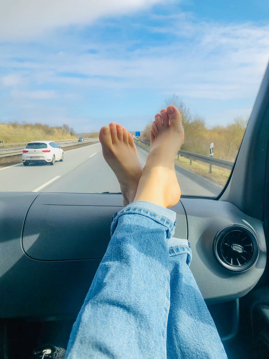 sofiaforfeet's tweet photo. Toes on the road 💛💙 https://t.co/cLAtgcuZlx