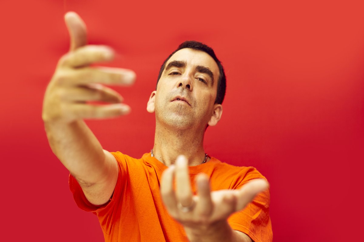 Dale hilo a tus ideas, porque ya comenzó #Creadores, junto a <a href="/Ifranzani/">Ignacio Franzani</a>

Hoy nos visita el gran <a href="/HPedropiedra/">Pedropiedra</a> para conversar de su trayectoria, de su concierto de despedida y de sus nuevos planes en México. Todo por el 102.1 y 13cradio.cl 🎶