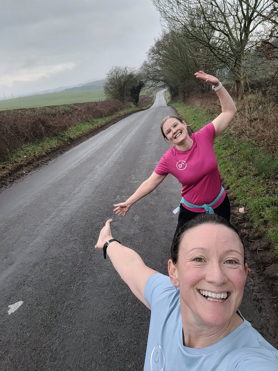 Runningcircles_'s tweet image. Before &amp;amp; after Hill reps this morning 😅

Laura was one of my coached athletes from last year, so it was nice to catch up and run up and down a bit!

#runcoach #hillreps #trainingplan