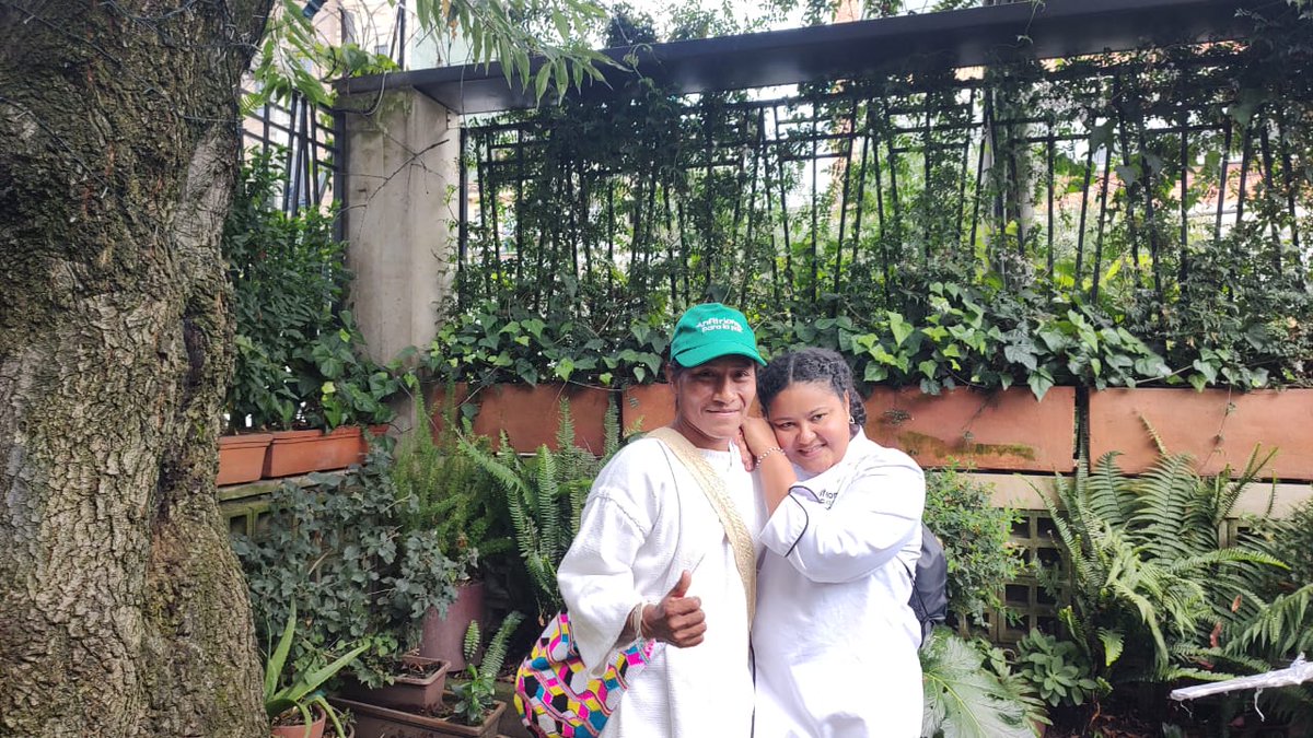 Este grupo de #AnfitrionesParaLaPaz en Santa Marta fue apoyado por <a href="/NLinColombia/">NL Embajada Colombia</a> <a href="/IFADespanol/">Fondo Internacional de Desarrollo Agrícola (FIDA)</a> y <a href="/makrocolombia/">Makro Colombia</a> para crear experiencias turísticas con comunidades indígenas de la Sierra Nevada e innovaciones en cocina circular y regional lideradas por jóvenes urbanos y rurales