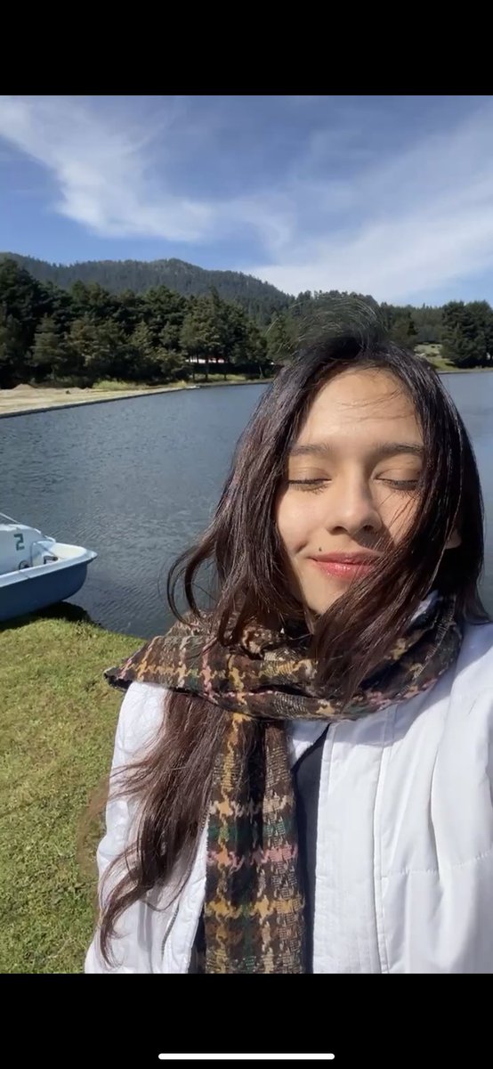 louislsof's tweet photo. @niallstreams @NiallOfficial "You're made of somethin' new" 💗#1WeekinHeaven #SelfiesforHeaven #Heaven https://t.co/PaWiExDTuP