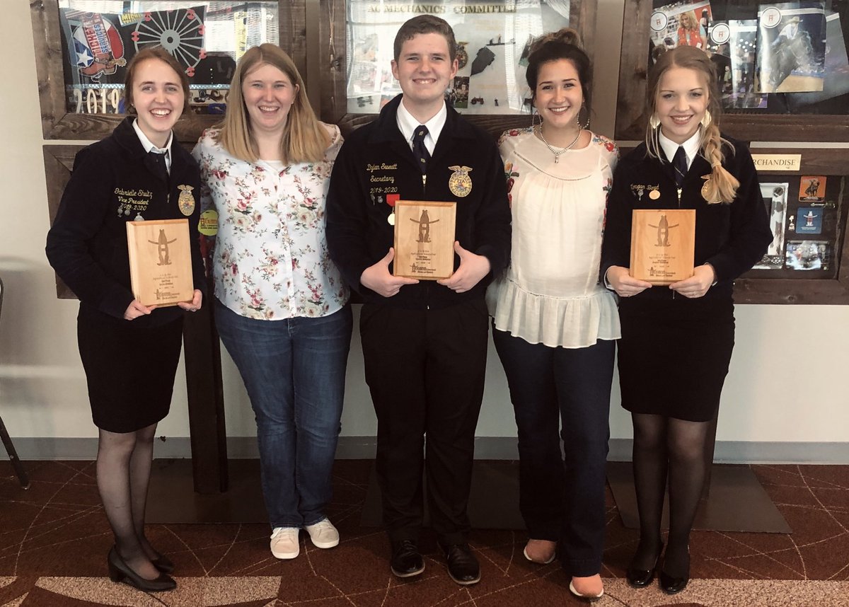 Teah_Barrientes's tweet photo. It’s #AgTeacherAppreciationDay 🎉 I wouldn’t be where I am today without my high school ag teachers and mentor teacher! https://t.co/oljGYKL3MS
