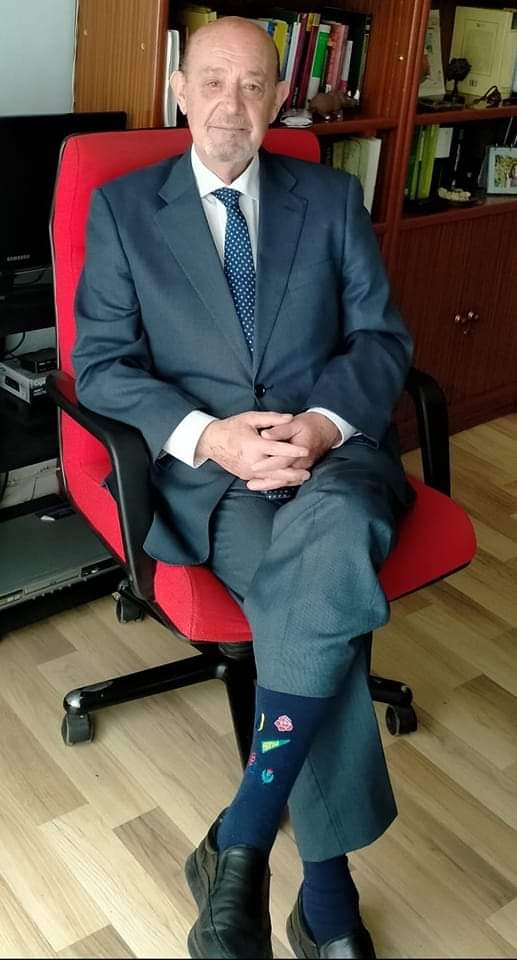 Bueno, aquí estoy, en mi nuevo despacho en el antiguo Valle del Kas de Madrid, activo en la Abogacía, más en el Turno de Oficio, y preparando 3 nuevos libros para este 2023, hasta que los dioses inmortales consientan 😊🏛✍️💪