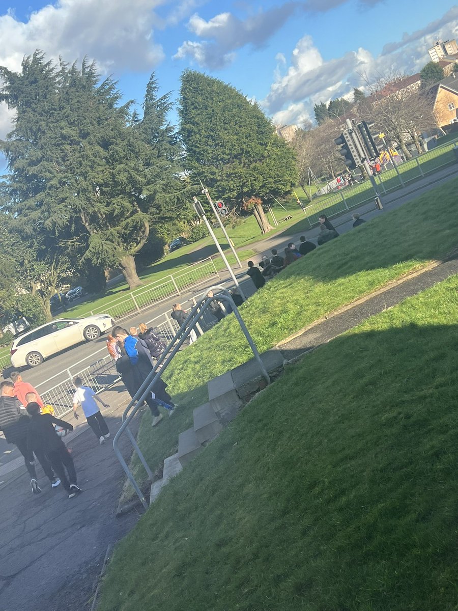 ywpamela's tweet photo. Clydebank mini's out in force! 
@Lachlanysortit @GillianYsortit @LyndseyYsi @nick_ysortit @Amygibsonyw @AllisonYSortIt 
Wednesday kids are full of energy so we took advantage of the sunshine 😊
Can't wait to spend the summer with this lot 🔆😎☀️🌞 @ysortit @WDCouncil https://t.co/ZkxCAjP1we