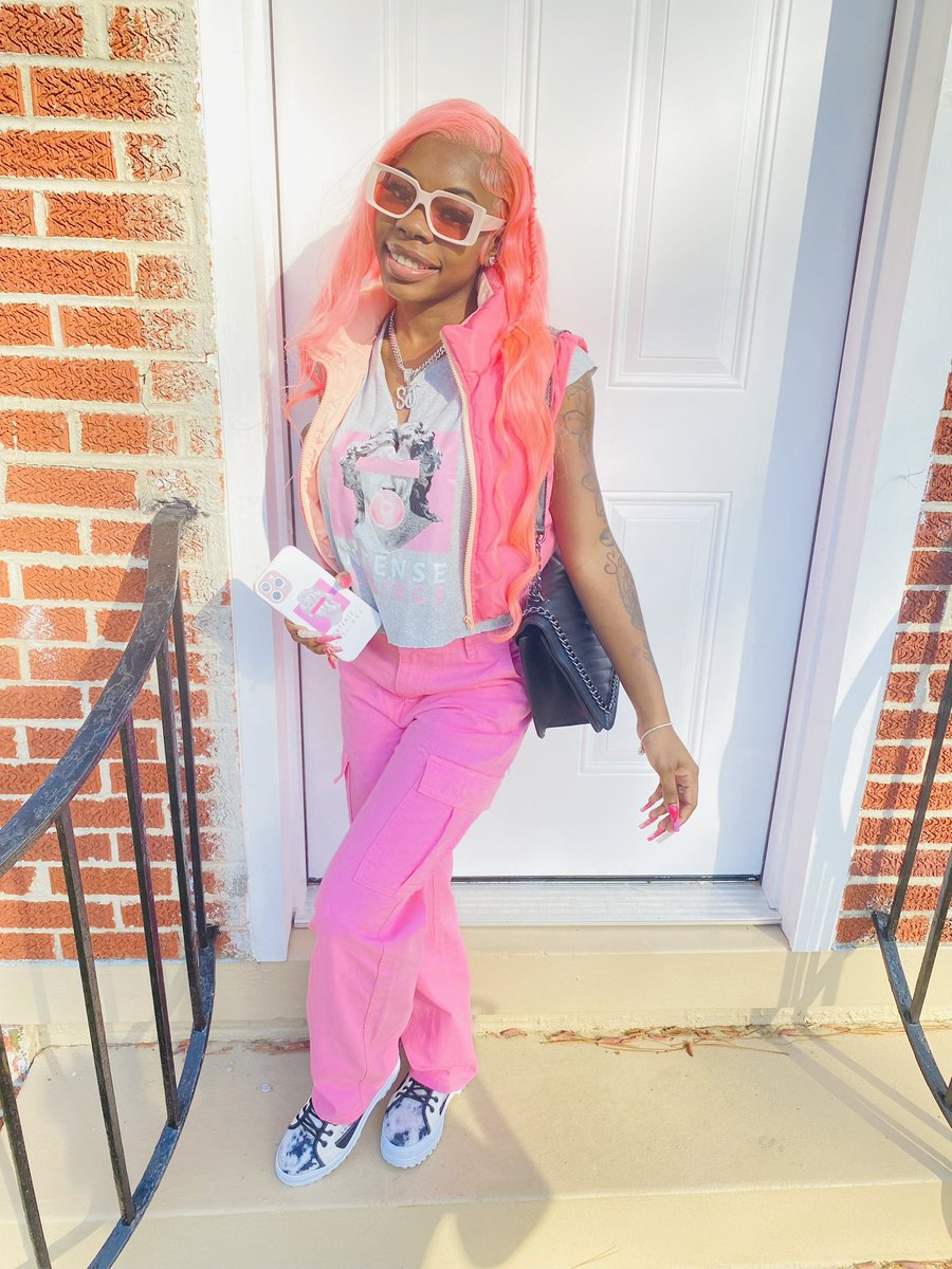 thegirlFran's tweet photo. This boy be in my DM say I'm pretty ๐ฅฐ๐ซถ๐พ๐
#Untiltheweekend #Frans24ShadesOfPrettyInPink๐๐๐ https://t.co/TSHwZnPnQq