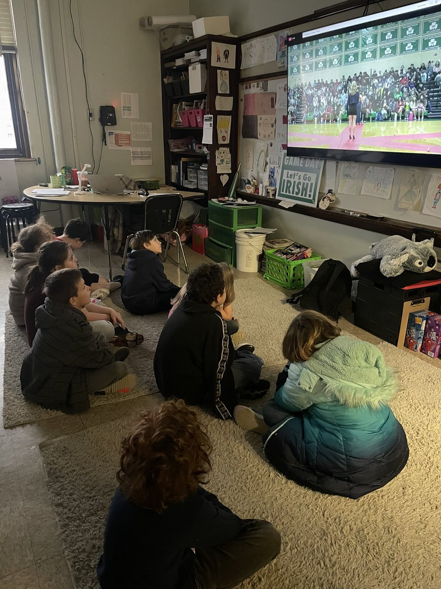 mgkeh's tweet photo. 4th grade flyers took some time to watch the best of the Northside. The Queen presentation showed the fun and importance of getting involved. They loved the advice and thought every candidate was a princess. What great models for our future Irish. #atthebergh #makeadifference https://t.co/NxG45c1gM6