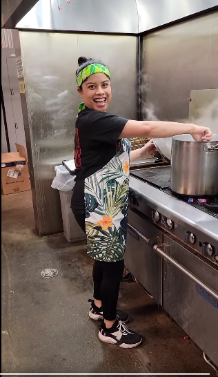 Mama Dukes is officially and finally @ the One World Commissary!! fb.watch/iSgHijM9Ot/ via <a href="/FacebookWatch/">facebookwatch</a> 

#mamadukes
#hawaiiancuisine