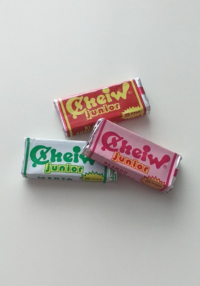 Recordar perfectamente el sabor de los tres y al pensar en el de fresa ácida sentir un escalofrío en la boca.