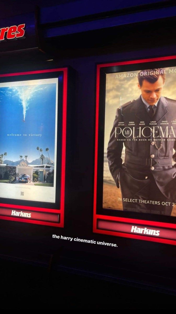 JolineTomlinson's tweet photo. Mis ídolos en los posters del cine, yo la más orgullosa. https://t.co/REAtFrhc8D