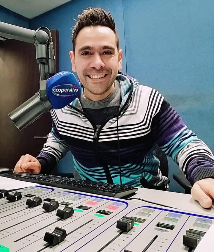 alegriagonzaa's tweet photo. ✝️ Despedida de Gonzalo Barrera.  (Q.E.P.D) 

Mañana Jueves 23 de Febrero:

-Misa: 12:00 hrs 

- Funeral: 15:00 hrs - Cementerio El Prado #PuenteAlto. 

@joseluismontana @Claudioalegria1 https://t.co/eOhouBizvx