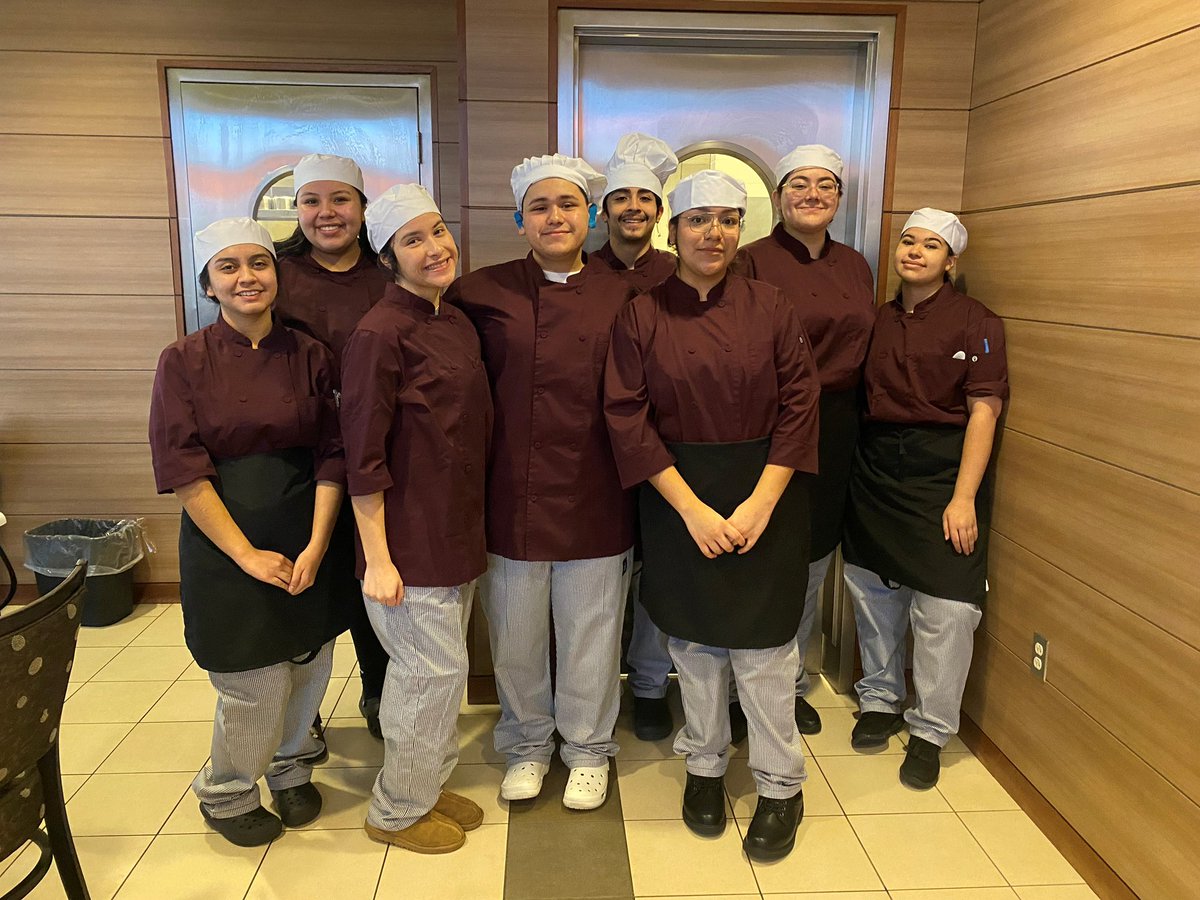 Congratulations to the following students that competed in the FCCLA Culinary and Baking competitions at College of DuPage. One of our students also received the Most Outstanding Award in the baking división, this is Morton Pride! 

#mortonpride #orgullomorton #mustangchefs