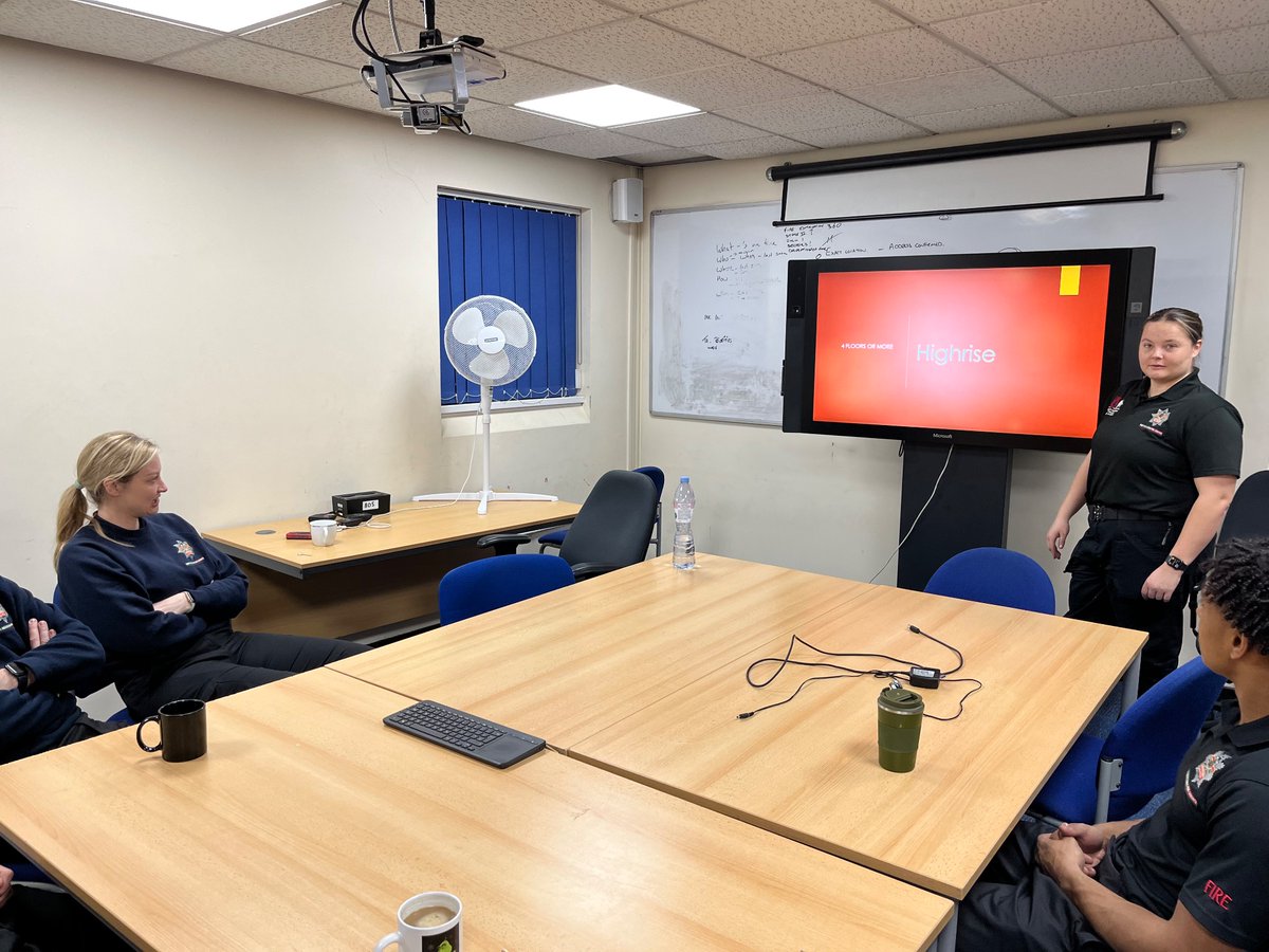 WMFSFoleshill's tweet photo. Trainee Firefighter Laura Swan imparting her knowledge of Tall Building Fires for members of White Watch.
#alwayslearning #teamwork https://t.co/vbQIlkGjiI