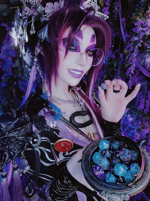 Ive shown you mine. Now show me yours 😈  (jk there is no fucking way i can hold up ALL the D10s i use<a href="/tag/cosplayer"class="tags"><span>#cosplayer</span></a><a href="/tag/dice"class="tags"><span>#dice</span></a><a href="/tag/dnd"class="tags"><span>#dnd</span></a><a href="/tag/exaltedrpg"class="tags"><span>#exaltedrpg</span></a>