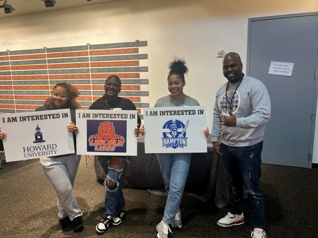 BBBSCapRegion's tweet image. 125+ students visited today's #HBCU Fair, hosted by BBBS of the Capital Region, the local chapter of @apa1906NETwork, and @WITF. Special thanks to @sheetz for donating food for the event. 
#alphaphialpha #gotohighschoolgotocollege #ilovemyhbcu #readyforschool #BiggerTogether