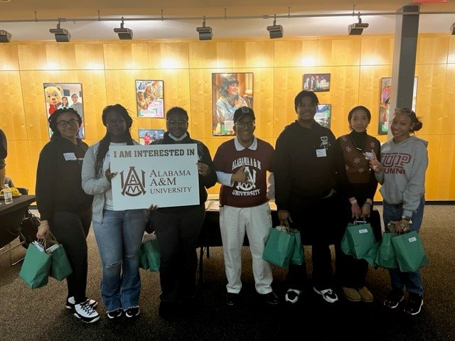 BBBSCapRegion's tweet image. 125+ students visited today's #HBCU Fair, hosted by BBBS of the Capital Region, the local chapter of @apa1906NETwork, and @WITF. Special thanks to @sheetz for donating food for the event. 
#alphaphialpha #gotohighschoolgotocollege #ilovemyhbcu #readyforschool #BiggerTogether