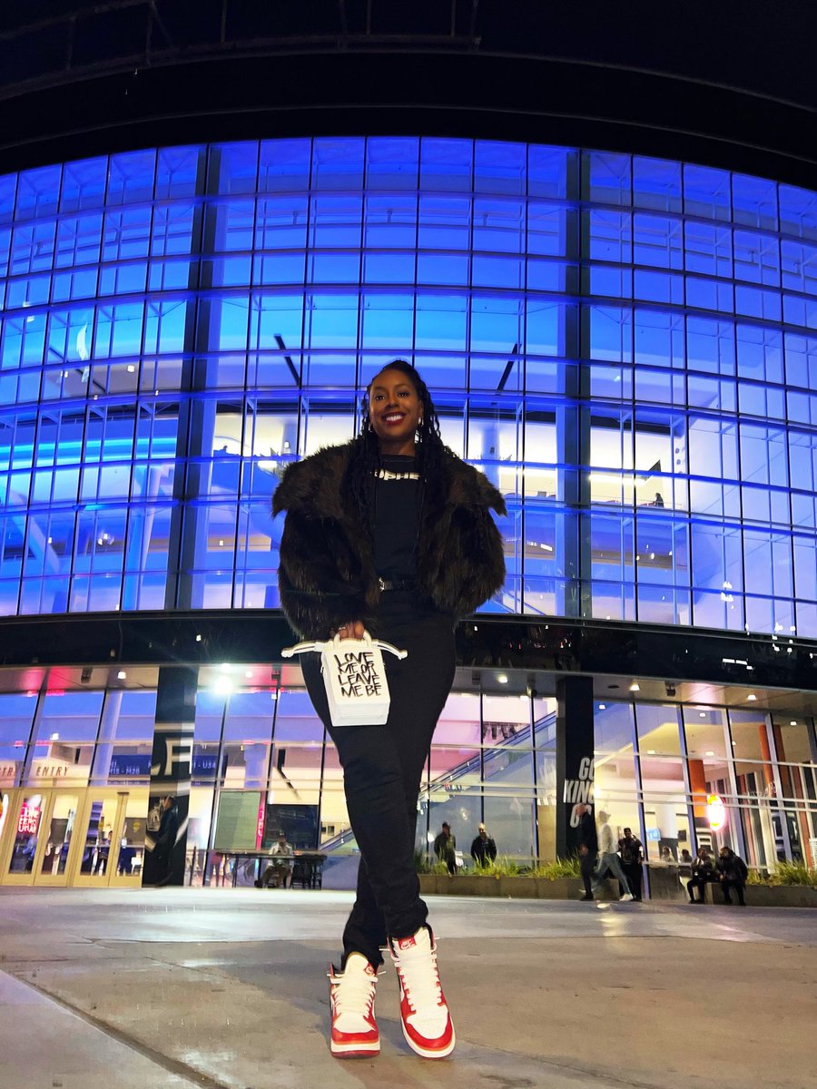 JeroslynDiva08's tweet photo. Love Me or Leave Me Be 💯
#MayaWinston x #RonaldDraperArt
I’ve become quite the @lakings fan thanks to @alaska 🏒 🆙
#GoGetter #FierceAndFocused #Journalist #Influencer #BlackGirlJoy #BlackGirlMagic #BeBold #StandOut #MakeAStatement #LA #LALifestyle https://t.co/ezYsyylz6h