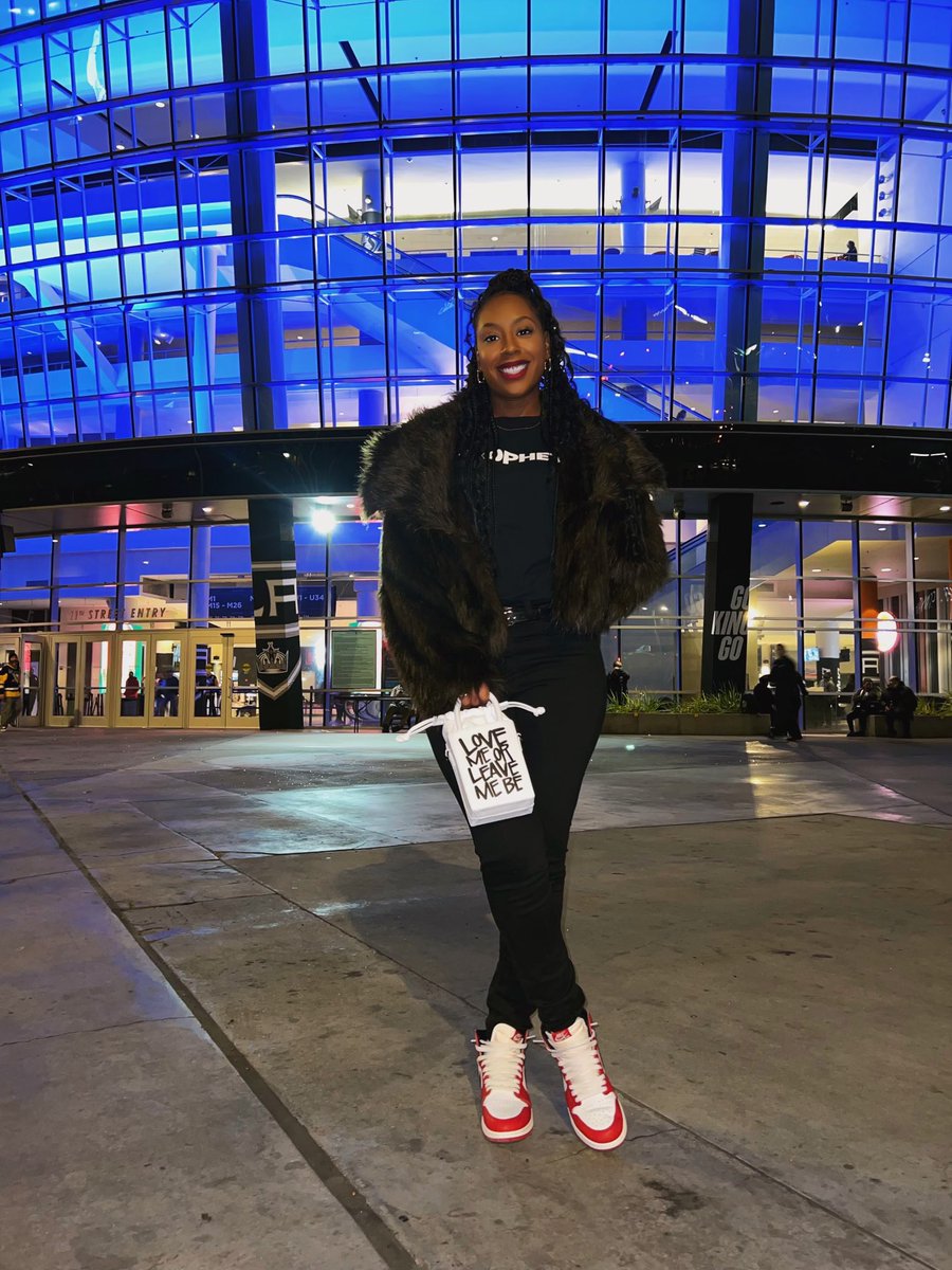 JeroslynDiva08's tweet photo. Love Me or Leave Me Be 💯
#MayaWinston x #RonaldDraperArt
I’ve become quite the @lakings fan thanks to @alaska 🏒 🆙
#GoGetter #FierceAndFocused #Journalist #Influencer #BlackGirlJoy #BlackGirlMagic #BeBold #StandOut #MakeAStatement #LA #LALifestyle https://t.co/ezYsyylz6h
