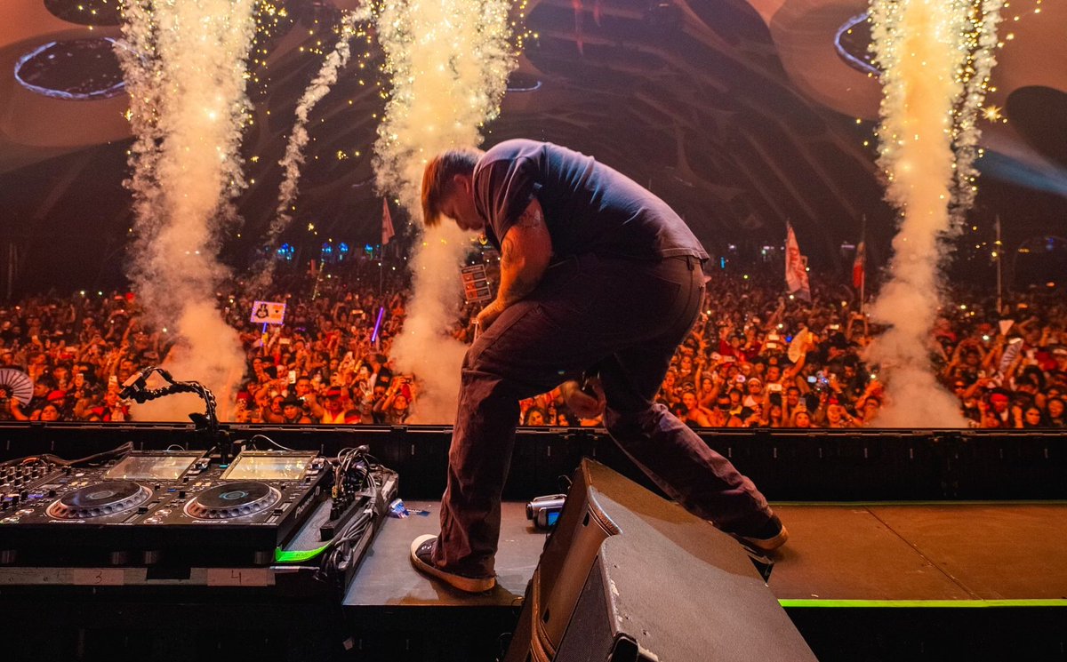 bjeaglefeather's tweet photo. Kayzo reveals full lineup for Forum show w/ @enJOYRYDE, @rayvolpe, @atreyuofficial, & more https://t.co/9fP3lwmezz | @YourEDM @KayzoMusic @thekiaforum #Kayzo #YourEDM https://t.co/HdLqtLOQmX