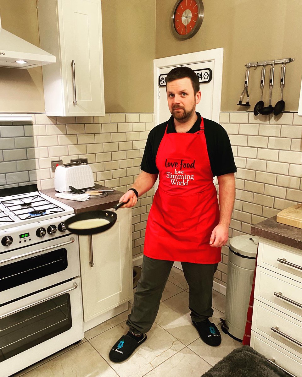 UoSCHedley's tweet photo. Flipping hell, wasn’t as easy as I imagined #pancakes 🥞 https://t.co/2ftPun8nlm