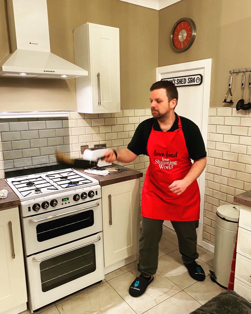 UoSCHedley's tweet photo. Flipping hell, wasn’t as easy as I imagined #pancakes 🥞 https://t.co/2ftPun8nlm