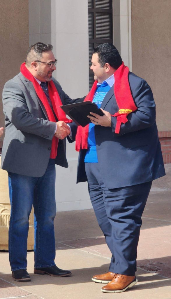 NoelCandelaria's tweet photo. Thank you to Rep.
Raymundo Lara for introducing #HB102 & we applaud @GovMLG for making this a priority, now let’s get the full NM Legislature on board and allocate the funding to make it happen for the educators in New Mexico.
#NMLege https://t.co/Bw5eT3PPfM
