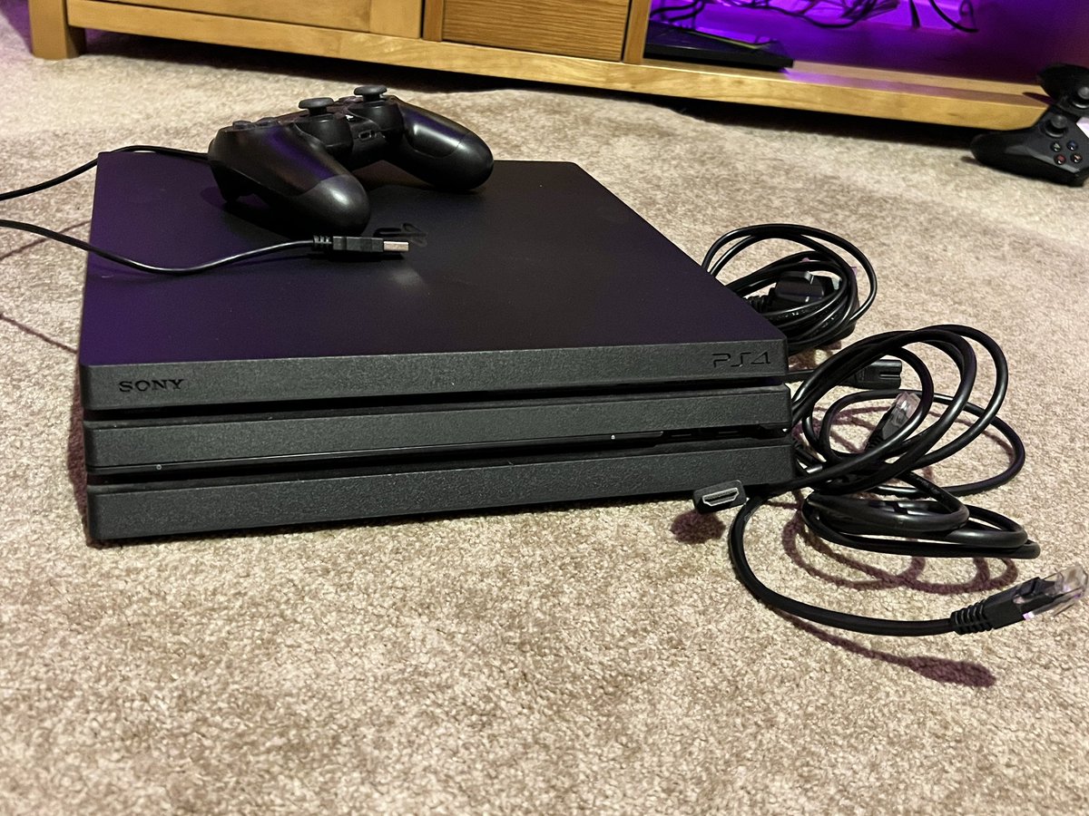 cubaly's tweet image. Selling my old ps4 slim and Xbox one s cause I’m upgrading to next gen.  My tech is always in good nick I look after it  #nextgenconsole #gaming #gamer #xbox #ps4