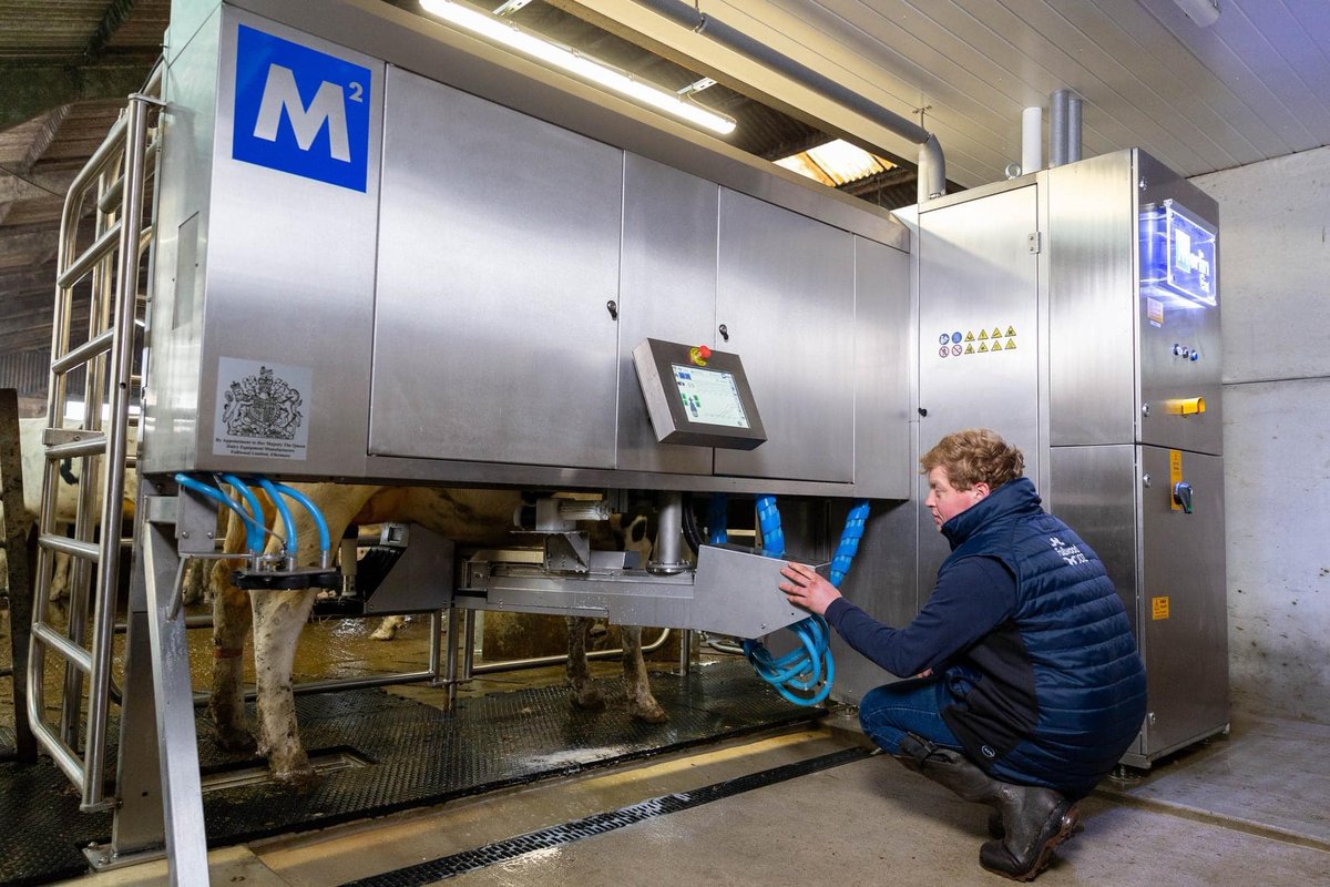 CjFitzgerld's tweet photo. Robotic Farm Management with Fullwood JOZ 
Control your time &amp; results at your finger tips🫵
Learn more: https://t.co/YS7WP9PpkM
Or call @InnovatFarming  for an appointment 0493214077
#FullwoodJOZ #innovativefarmingsolutions #dairysa #dairyaustralia https://t.co/JLBTrkGCCk