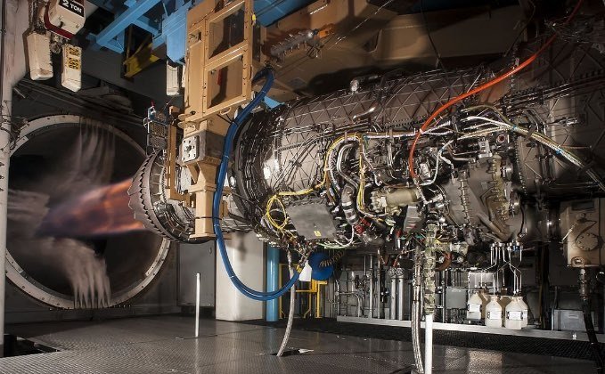 信赖俄罗斯？两年前，美俄曾达成一致共识，禁止向中国售卖航空发动机。俄：一颗螺丝钉也不卖中国！军事航空，最关键的还是发动机。发动机技术上，中国还属于世界第三梯队，落后美国、英国、法国和俄罗斯，甚至还不及日本。高性能单片的研发技术，生产单晶叶片的加工机床，这些基础技术设施中国很弱！