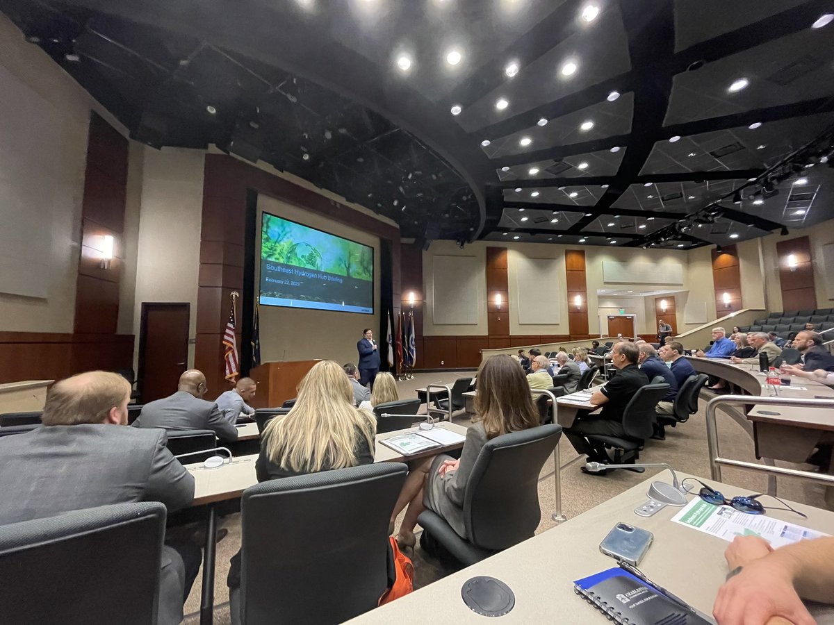 Great group in South Carolina today to discuss the Southeast Hydrogen Hub and the possibilities for decarbonization! 💡