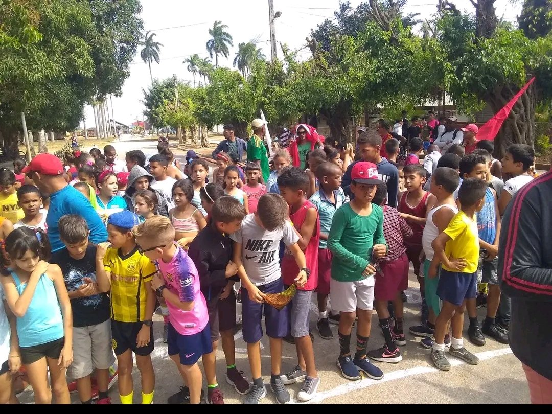 DamaraPrezGmez1's tweet photo. Se realizó hoy un festival deportivo recreativo, en saludo al 62 aniversario de la creación del INDER, el cual contó con la participación de niños, jóvenes y adultos mayores. #educaciónprimerodeenero
#1roDeEneroDeVictorias
#LatirAvileño
#MejorEsPosible @DamaraPrezGmez1. https://t.co/c5R8topSIY