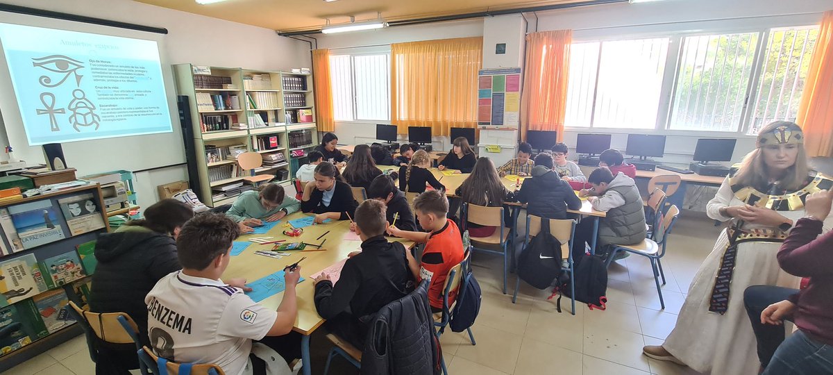IESMeditMalaga's tweet photo. Jornada de acogida del alumnado de 6° de Primaria del @CeipRVInclan con taller de egiptología, kamisibai de @ComunicApro_ , concurso de pintura y experimentos de química 🧪 dentro del programa de #tránsito  @educacionenmlg @EducaAnd https://t.co/jjXLW2mYHM