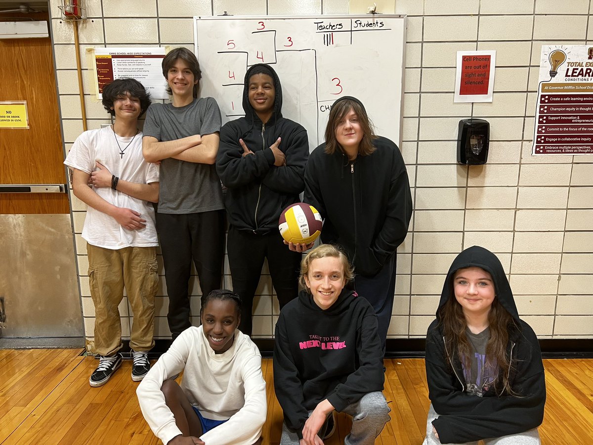 MrsMohl_HPE's tweet photo. Two more teams to add to our list of volleyball champs this year! Congrats to these 7th & 8th graders! 🏐🏐#teachersstillundefeated #GMMSPE https://t.co/CjcMOdYRw6