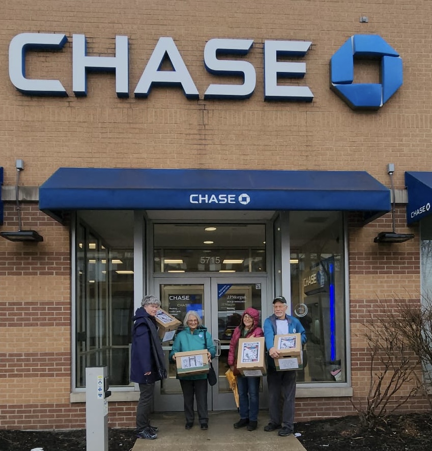 billmckibben's tweet photo. 18,000 pledges delivered to Chase in Chicago: stop funding fossil fuel expansion!
On to 3/21/23 @ThirdActOrg https://t.co/9yoY0jrms8