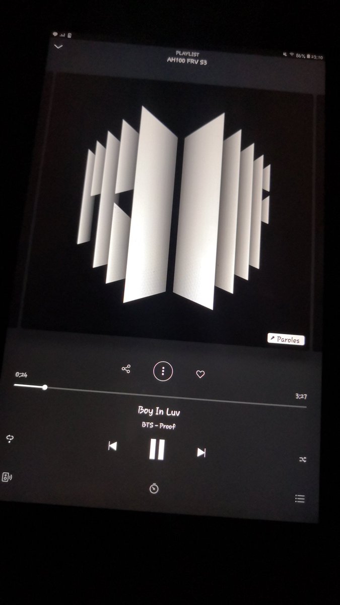 Clelinou972's tweet photo. Moi je stream sur ma tablette 👌🏼👌🏼#StreamPartyBTS https://t.co/6qmocAeLIz