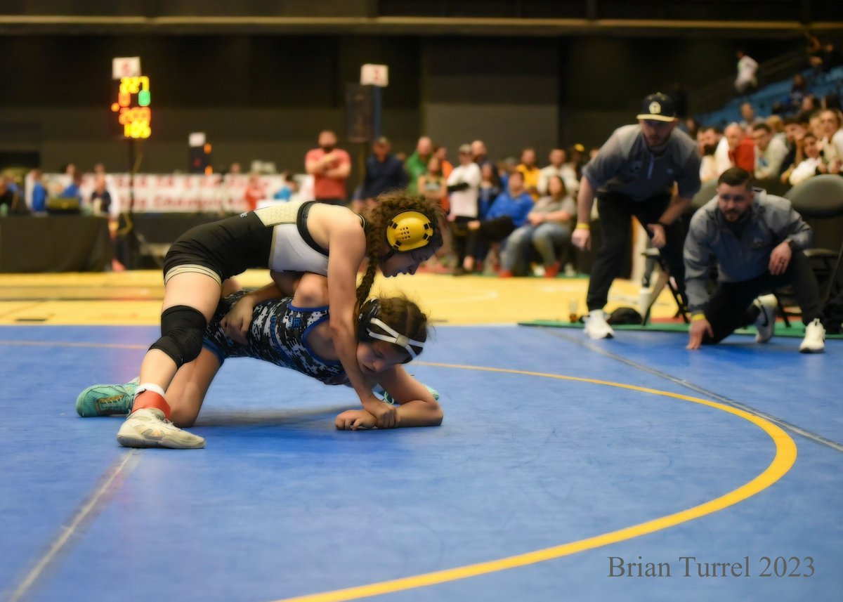 Congrats to <a href="/TGoldenBears/">Turner Golden Bears</a> Arianna Ortiz, who beat #1 ranked Jaidyn Alvarado to advance to the championship final tomorrow against Salina South's Mykayla Sutton. Arianna wanted it more!