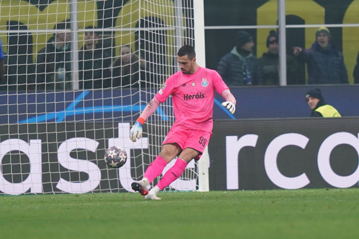 FCPorto's tweet photo. 🎙Diogo Costa: "Temos a segunda parte da eliminatória no Dragão e vamos à procura de ganhar. A confiança é a mesma"
#FCIMFCP #UCL https://t.co/EiQ5FmpIjy
