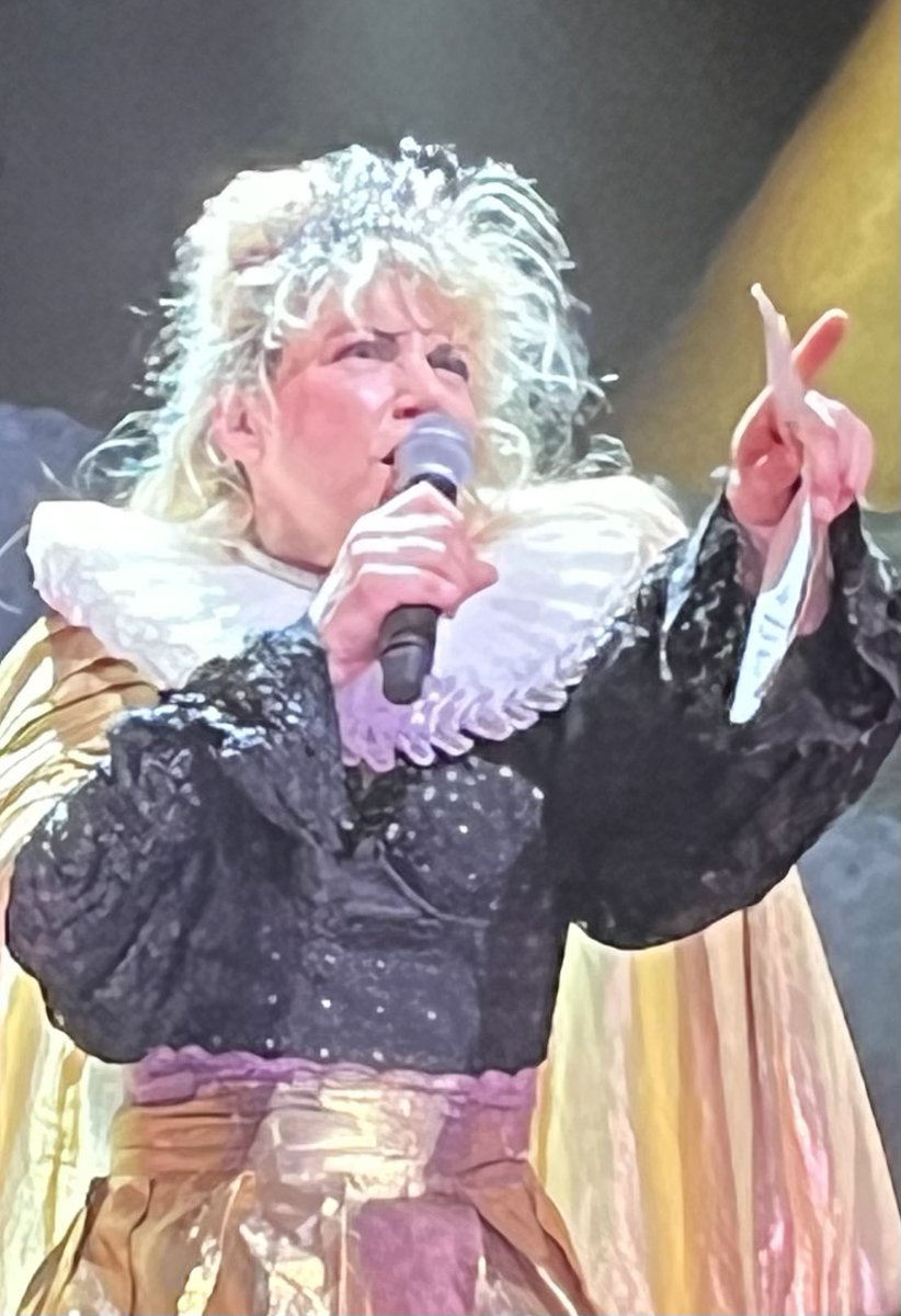 Bianc1972's tweet photo. Ook op de première van #barock genoten van die lieve , geweldige , veelzijdige @tendamme . Zelfs als ze een beetje zenuwachtig is …#barock @theatercarre #ellentendamme https://t.co/i6MgcYuGOM