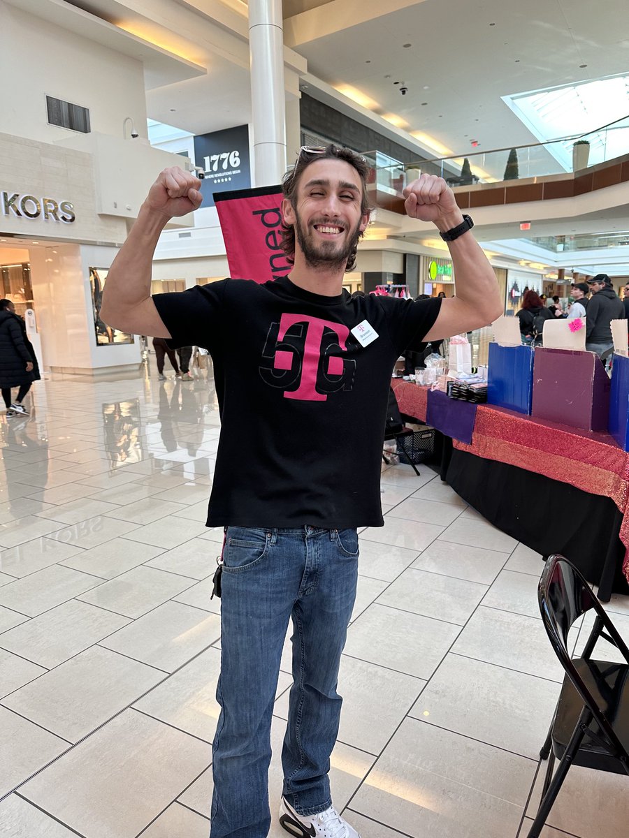 Help me to wish a very Happy Birthday &amp; Magenta-Anniversary to the GOAT MEE ⁦<a href="/BronsonManley/">Bronson</a>⁩ 🧁🎉🎈