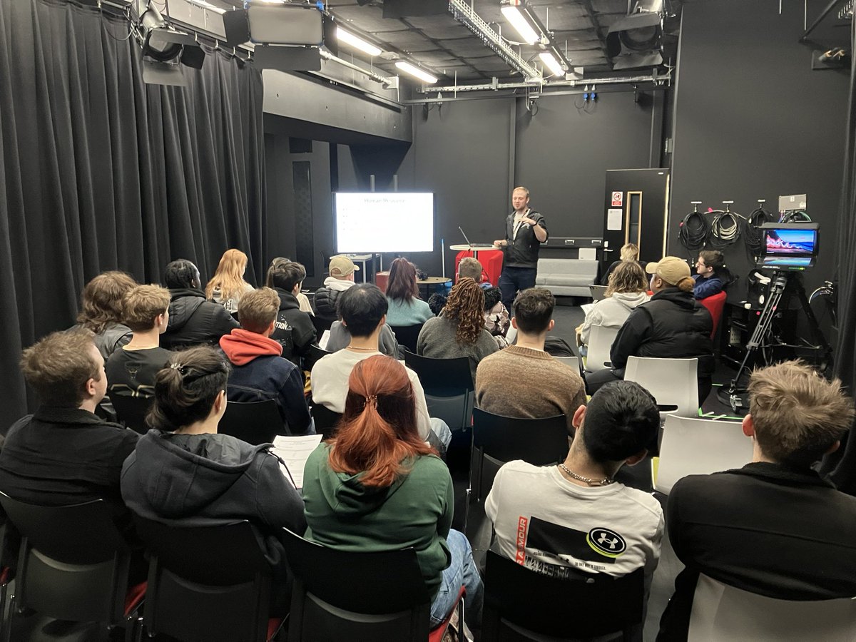 media_uon's tweet photo. It was a full house today as #ChangingFuturesWeek continues with our own Laurence Maybury sharing his insights and experiences with in his session ‘Filmmaking After your Degree’ speaking about resilience, freelancing and employability to our @media_uon students! #UON https://t.co/Qpnh2f82lb