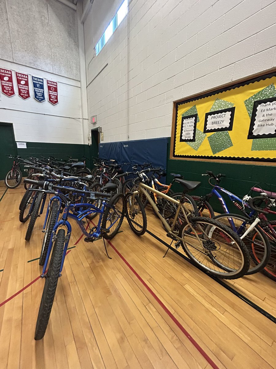 Thank you @GatewayBikeHub and @TDSB_Grenoble @mikkihymus for another fantastic Project Breezy! Approximately 100 bicycles were donated for free to students of the school. Looking forward to the next session!