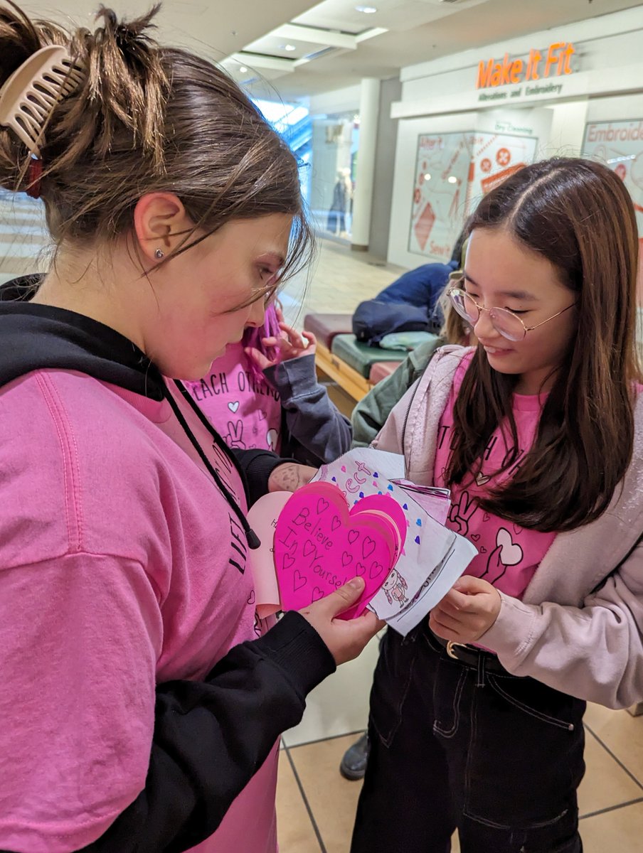 Thanks @TCOLougheed for creating a wall of pink for #pinkshirtday so that our students can share their messages about anti-bullying and kindness with the #community. We also had a lot of fun spreading kindness messages around the mall today! #LiftEachOtherUp @burnabyschools