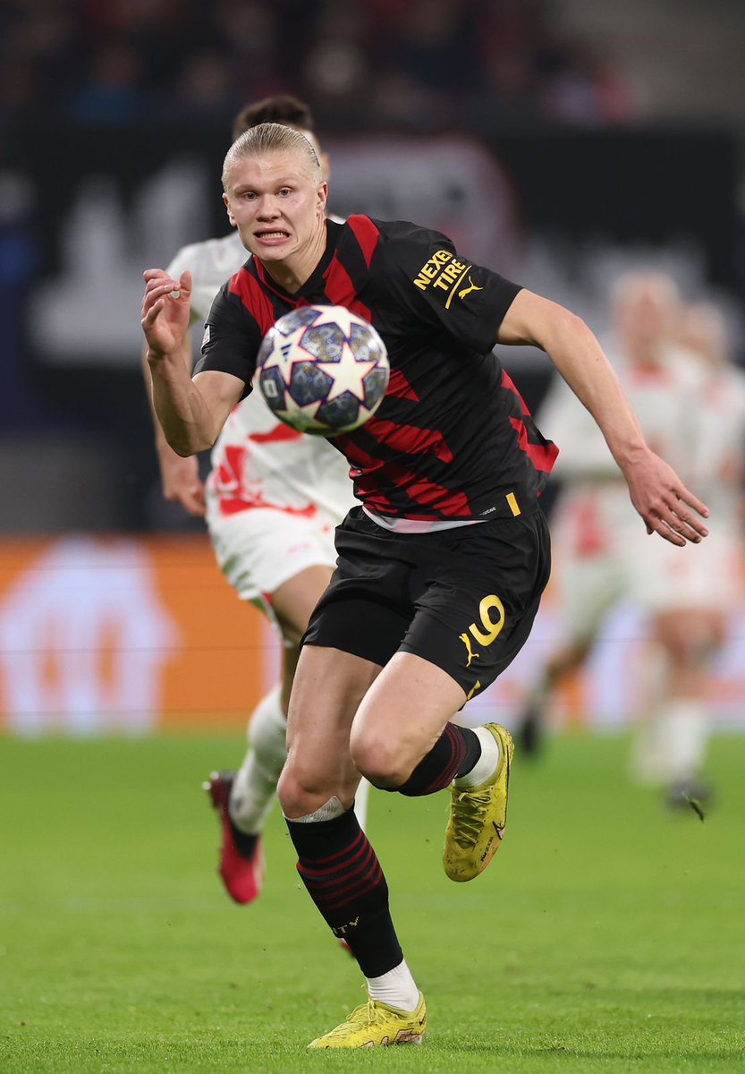 Erling's tweet photo. All to play for in the 2nd leg. Thank you to all our traveling fans 🔵 #mancity #UCL https://t.co/pmMAITgpg2
