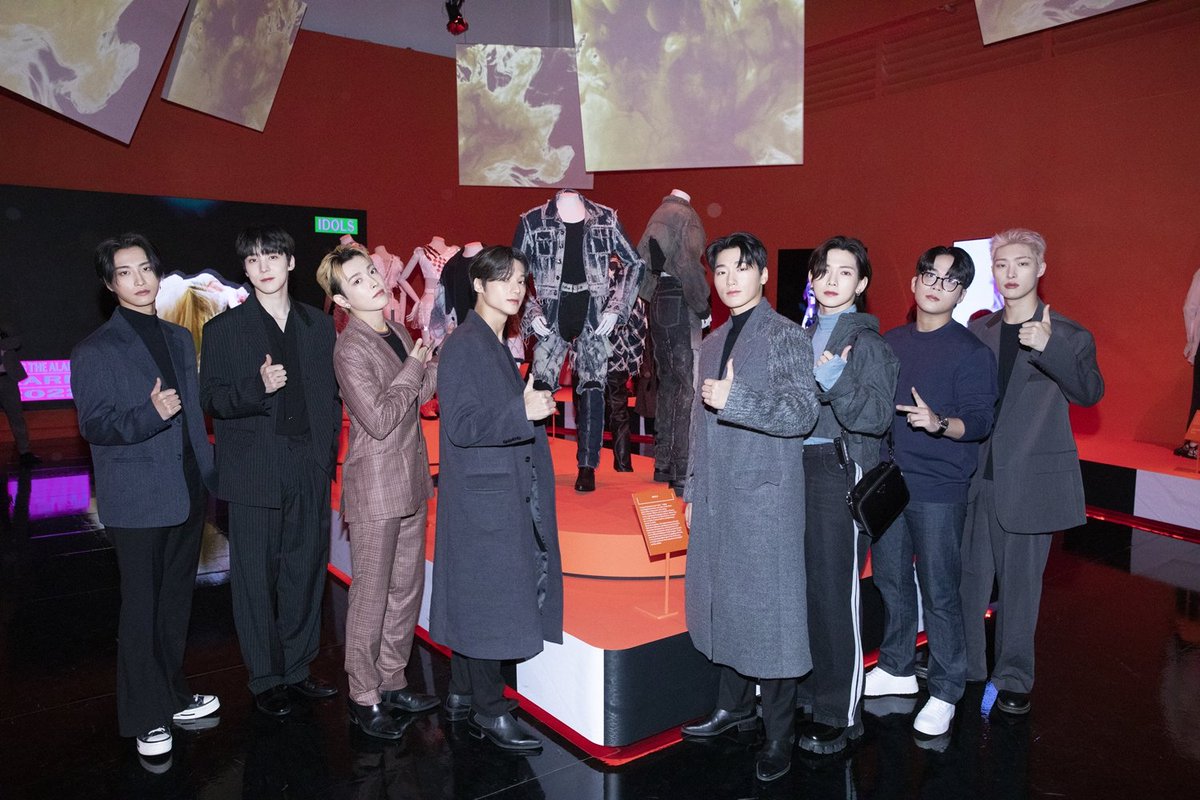 @ATEEZofficial was at the Victoria and Albert Museum in the UK for  'Hallyu: The Korean Wave' exhibition. 

#Ateez  #ATEEZinLondon #HallyuTheKoreanWave #ATEEZinEUROPE #Museum #Exhibition #Kpop