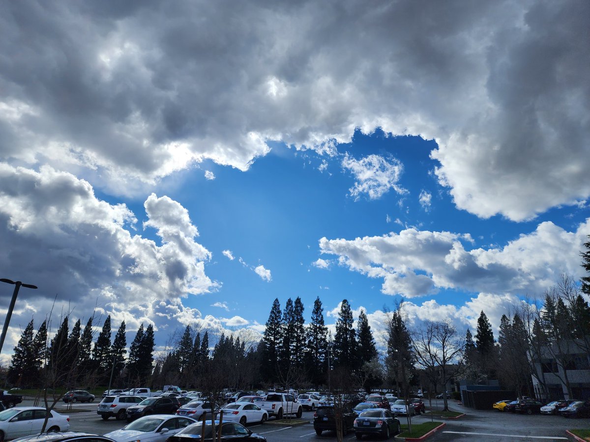 pachecobiz's tweet photo. One thing I like about this area for sure...watching the storm clouds rolling in.

#sacramento https://t.co/Rt7XFULvSm