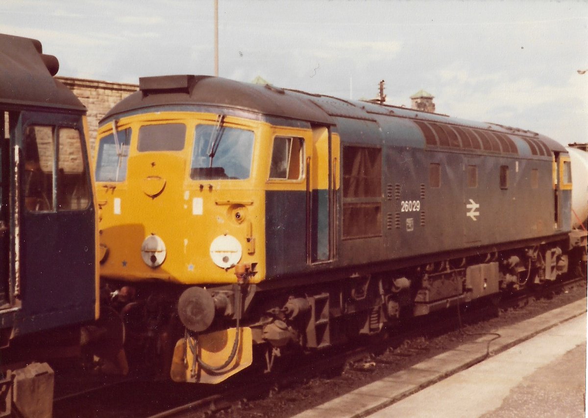 Perth 4th April 1980
British Rail Blue liveried Class 26 diesel loco 26029 stabled in the sidings with a Class 25
Mini snowploughs fitted to the BRCW Sulzer Type 2
#BritishRail #Perth #Class26 #BRBlue #trainspotting #BRCW 🤓