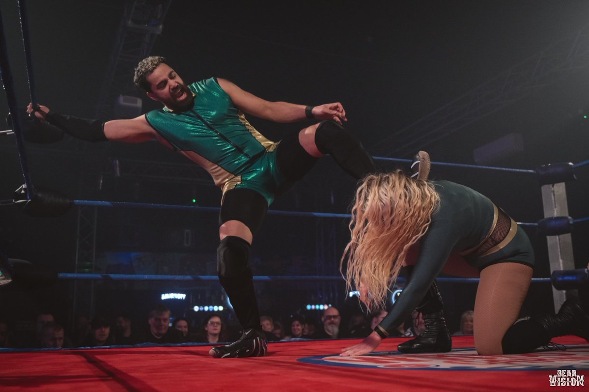 WrestleCarnival's tweet photo. Witness, Emersyn Jayne vs Sam Bailey in a PURE Rules Match from Carnival Of Champion II right NOW via Premier Streaming Network.
💻- https://t.co/Bl0I1F9JS4
📸- Bear Vision
🌐 - https://t.co/SrVK0DAD2o https://t.co/OXd8nRXCSU