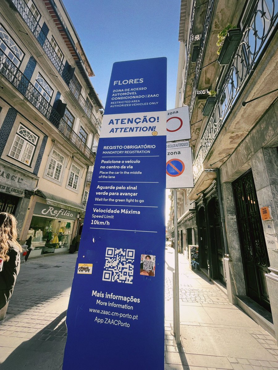 itsbeaudalgo's tweet image. i had the best time promoting flowers (p2 lol) these people are amazing &lt;3 now is @NoahUrrea’s time to sing here in porto ahahahah
